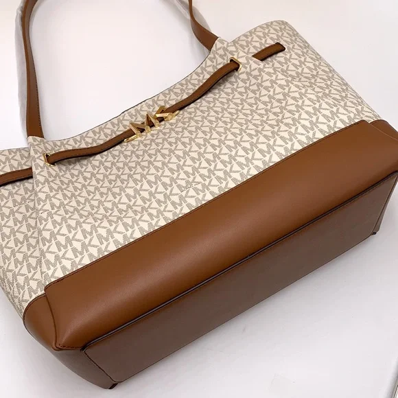 MICHAEL KORS 
Reed Large BELTED Logo Tote Bag VANILLA BROWN SIGNATURE COLOR - Picture 13 of 14